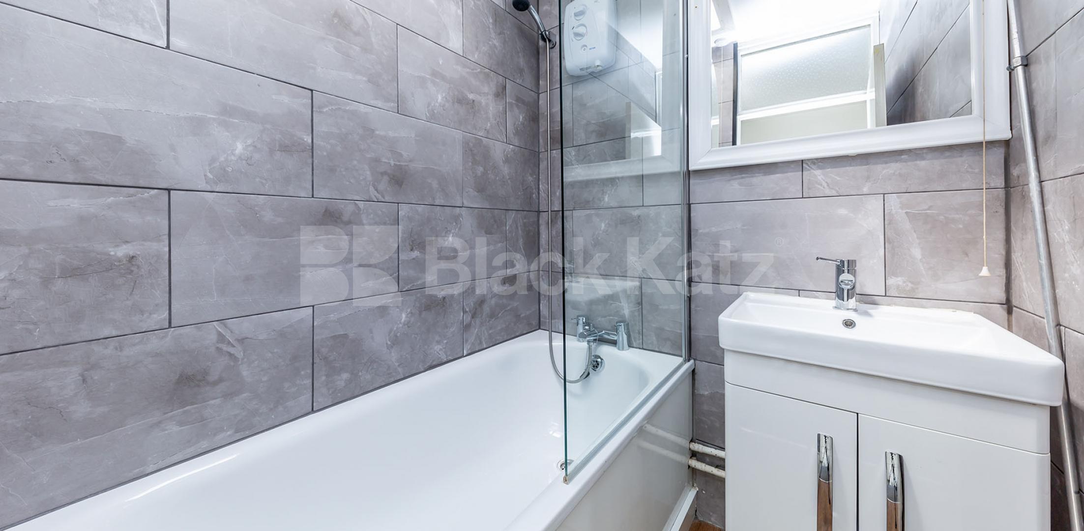 Spacious split level modern 3 bed by UCL & Euston  Compton Close, Camden / Euston